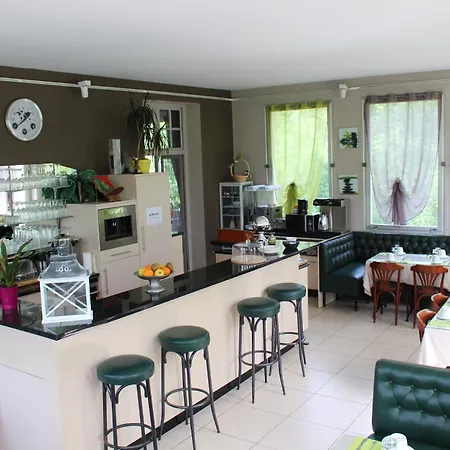 Chateau De Frühstückspension Quesmy