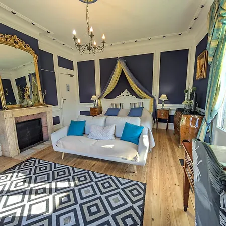 Couette-café Chateau De 3*