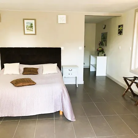 Chateau De לינה וארוחת בוקר 3*