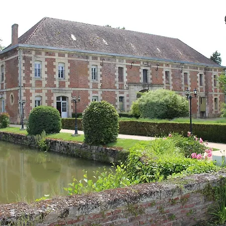 לינה וארוחת בוקר Chateau De Quesmy