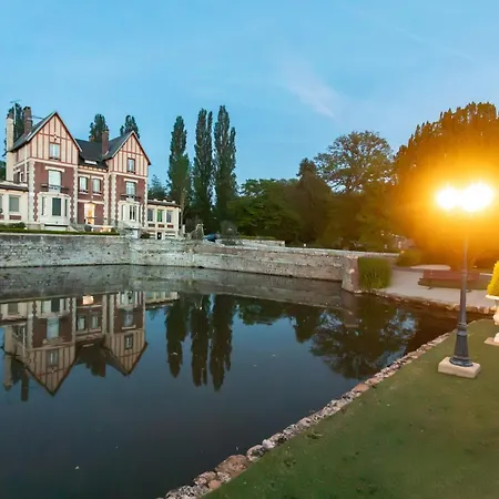Chateau De לינה וארוחת בוקר 3*