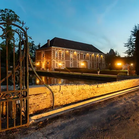 Chateau De Bed & Breakfast Quesmy