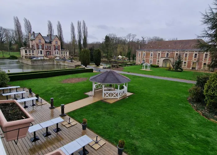 Chateau De Bed & Breakfast Quesmy