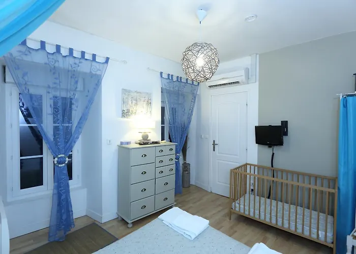 Chateau De Couette-café 3*